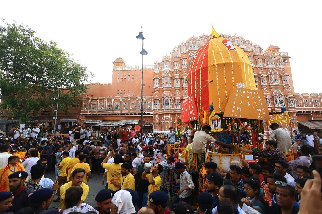 Devotees take part in the annual Lord Jagannath Rath Yatra, a religious procession, in the walled city of Jaipur, Rajasthan, India, on Thursday, July 2026. (Photo by Vishal Bhatnagar/NurPhoto) (Photo by Vishal Bhatnagar / NurPhoto via AFP), tömeg