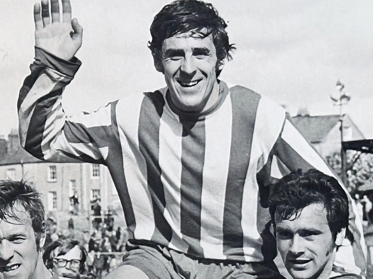 Alan Banks Liverpoolban kezdte pályafutását, majd az Exeter Citynél lett klublegenda