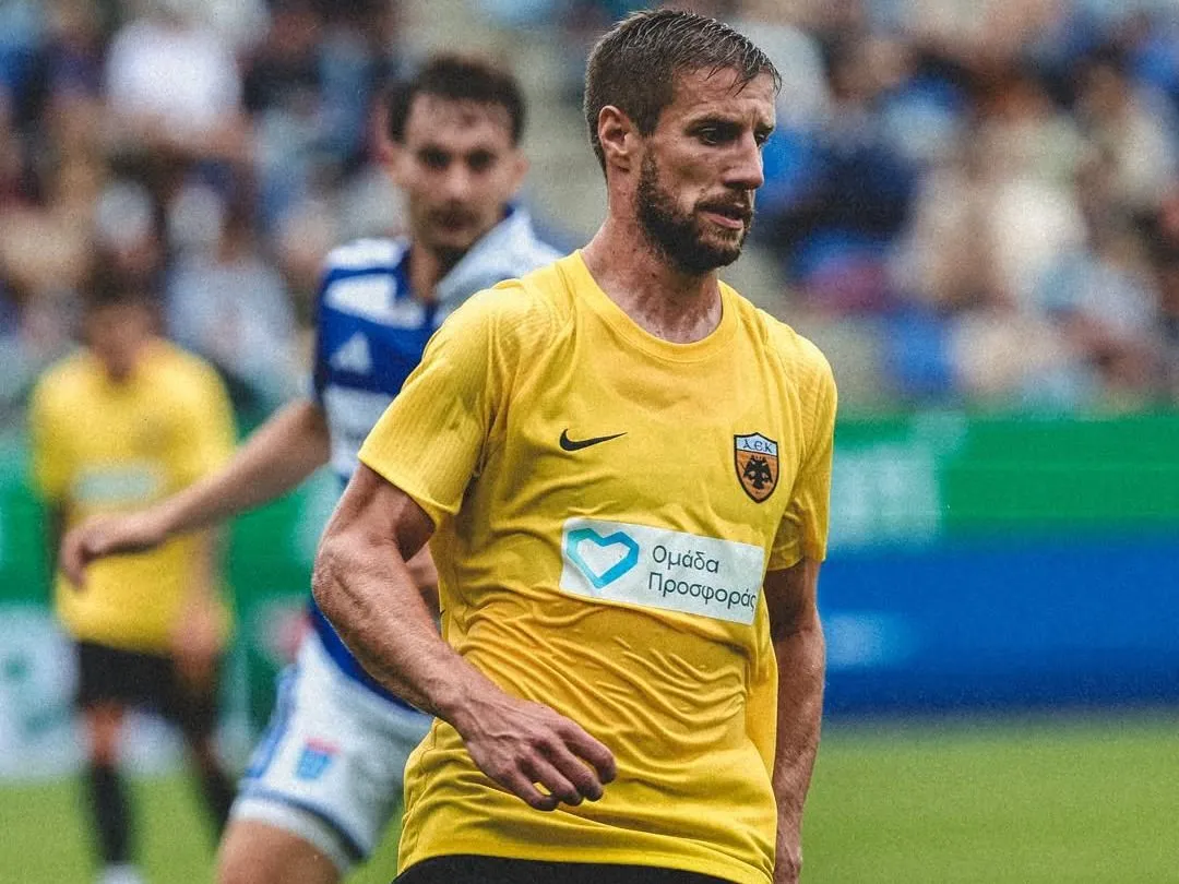Varga Barnabás az AEK Athén magyar válogatott labdarúgója