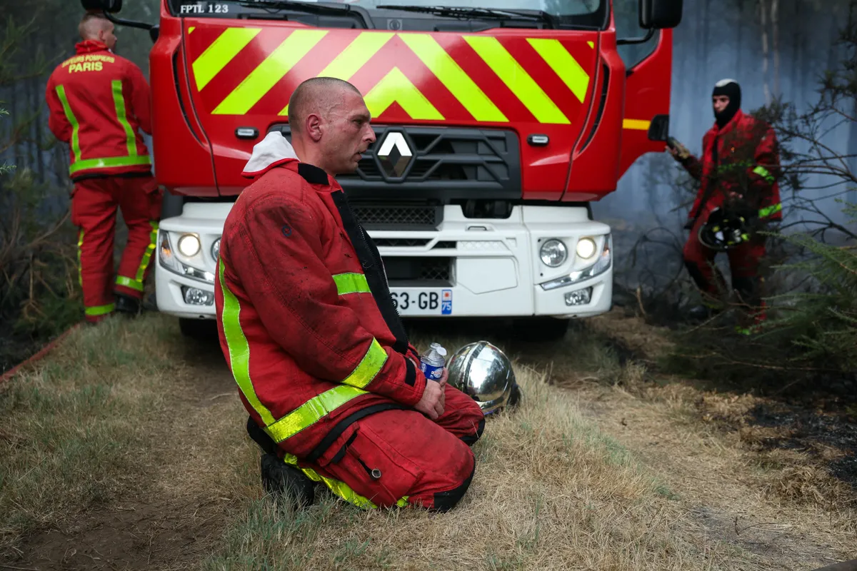 A tűzoltók szinte megállás nélkül dolgoznak