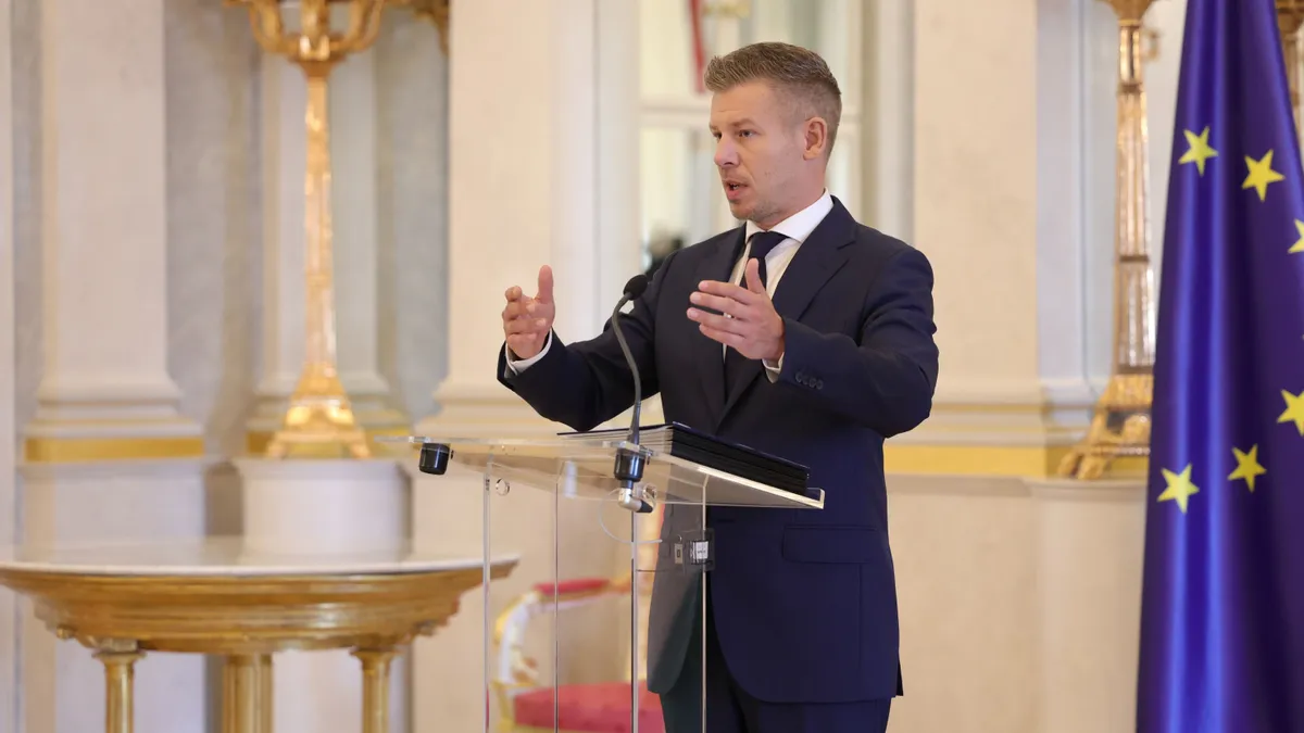 Magyar Péter sajtótájékoztatót tart a Sándor-palotában