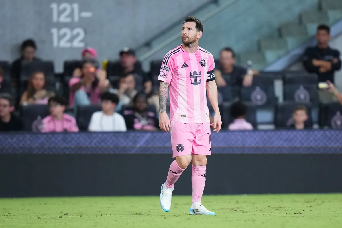 Lionel Messi arcon vágta ellenfelét, majd jött a súlyos büntetés