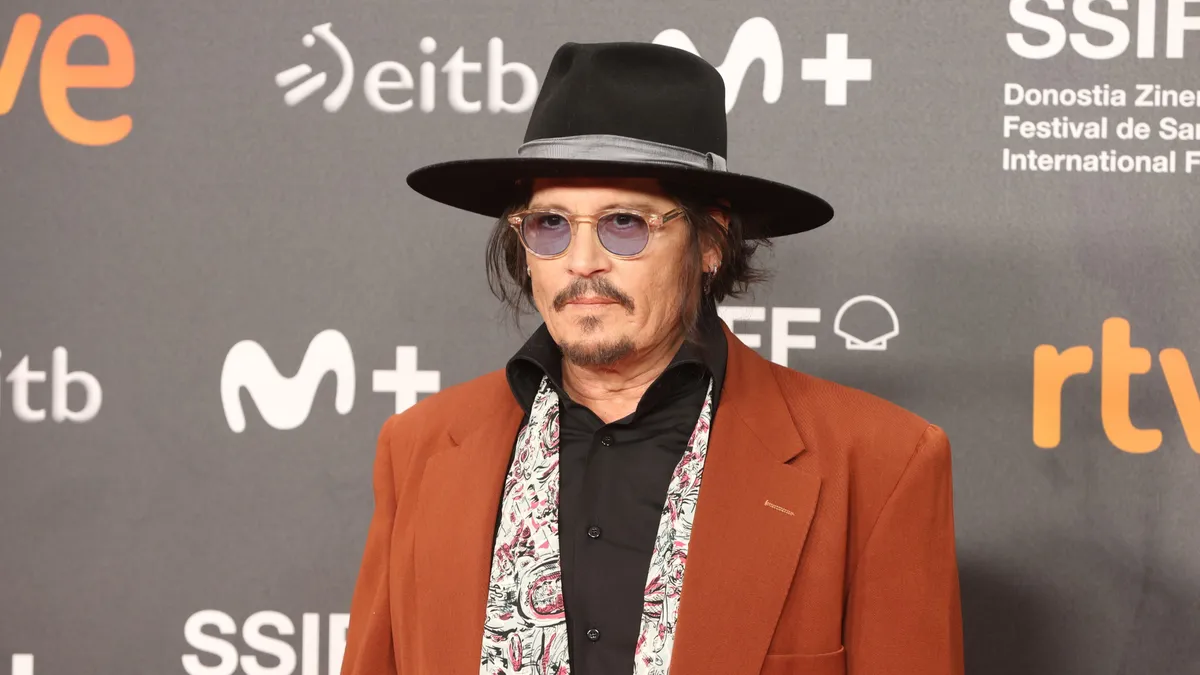 Johnny Depp visszatéréséről már tárgyalnak, Jack Sparrow ismét feltűnhet A Karib-tenger kalózai hatodik részében Margot Robbie mellett.