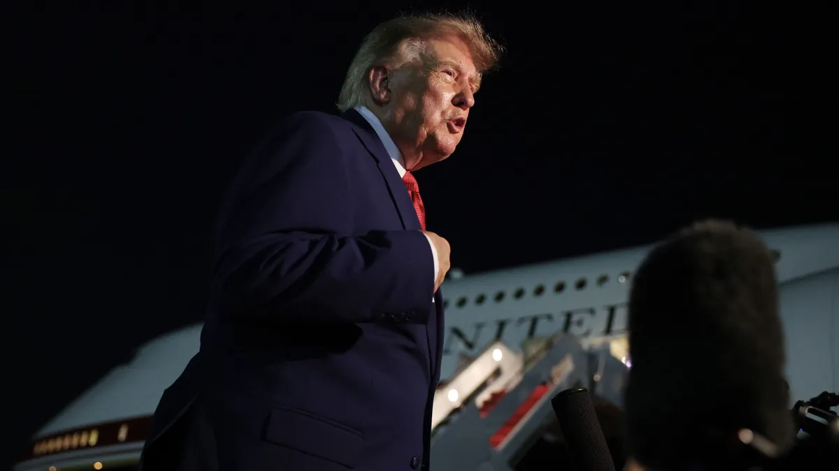Donald Trump: Az Egyesült Államok ellenőrzi a Hormuzi-szorost