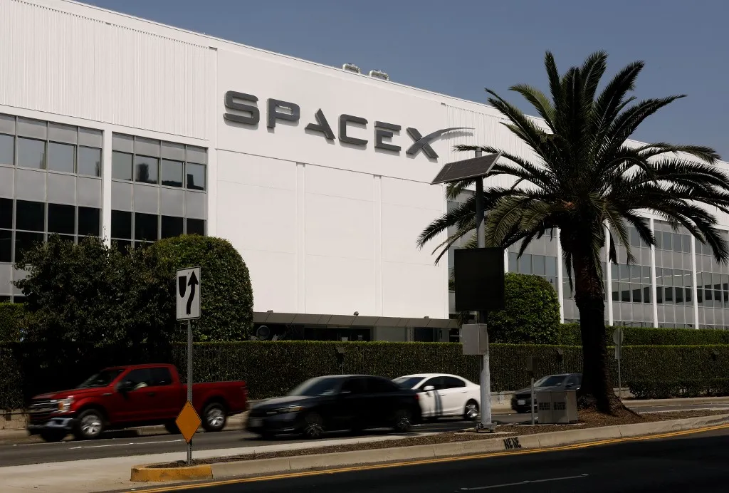 Egy négytonnás SpaceX-rakéta csapódott a Holdba, ahol új krátert hozhatott létre. Az eset ismét ráirányította a figyelmet a növekvő űrszemét veszélyeire.