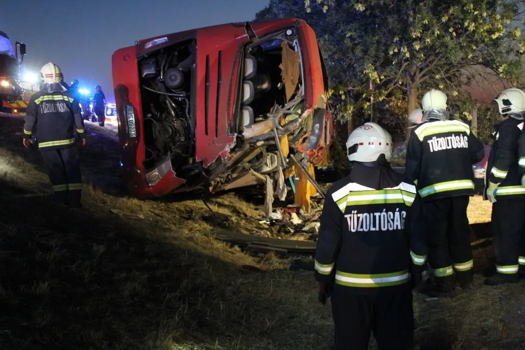 M3-as buszbaleset: a rendőrség szerint elaludhatott a sofőr