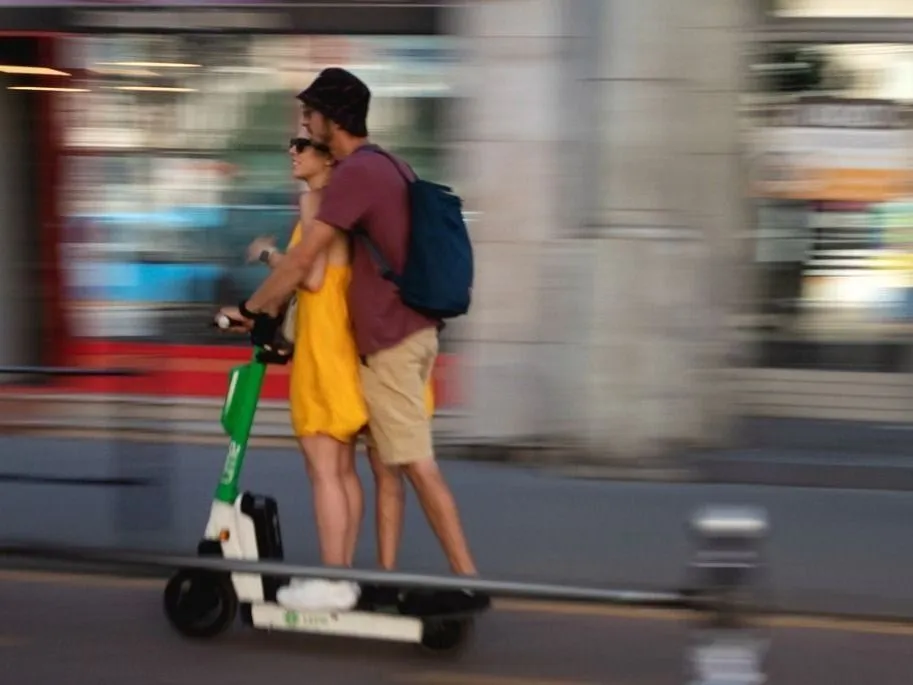 Az elektromos roller használói bizonyos sérüléseket jóval nagyobb eséllyel szenvedhetnek el, mint a motorosok vagy kerékpárosok egy új kutatás szerint.