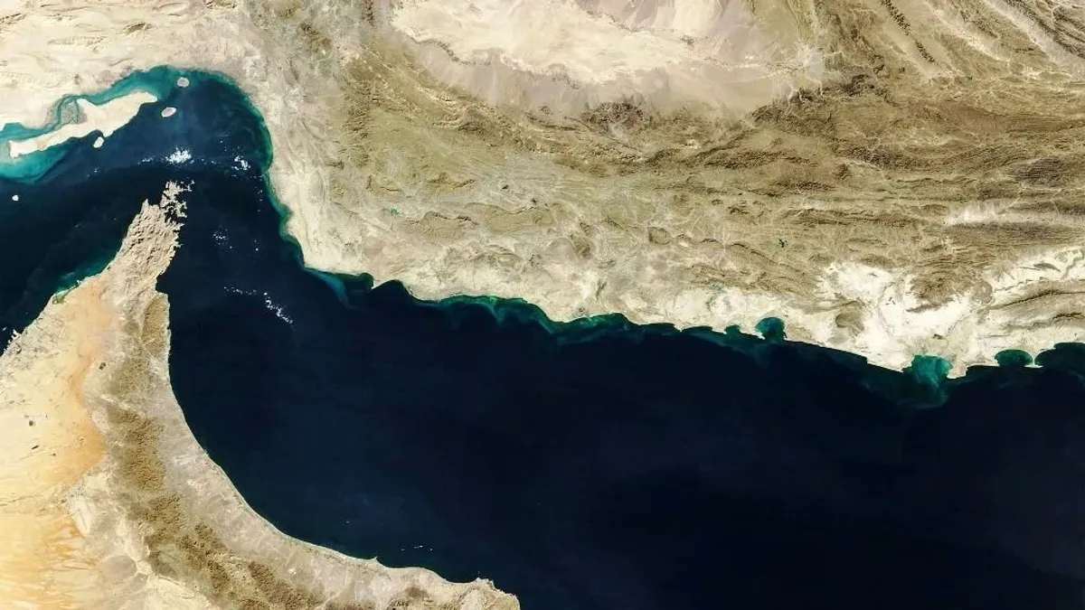 Irán szerint közel a megállapodás a Hormuzi-szoros megnyitásáról, de ez még nem a vége