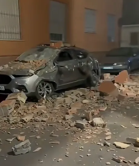 Épületekben, autókban és utakban is károkat okozott a földrengés Granada térségében  