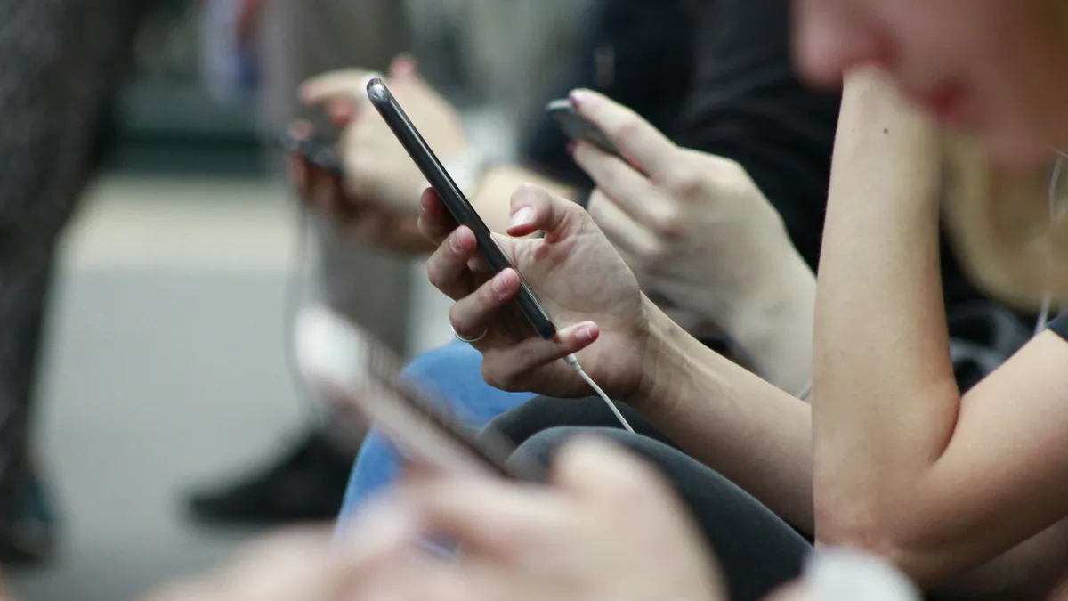 Az augusztus 20-i hosszú hétvégére korlátlan belföldi mobilinternetet biztosít a Telekom