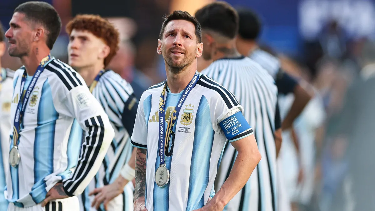 (FILES) Argentina's forward #10 Lionel Messi reacts after losing the 2026 World Cup football tournament final match between Spain and Argentina at the New York/New Jersey Stadium in East Rutherford on July 19, 2026. Argentine football player Lionel Messi said on August 31, 2026, he is retiring from international football after leading Argentina to a second successive World Cup final. (Photo by PATRICIA DE MELO MOREIRA / AFP)