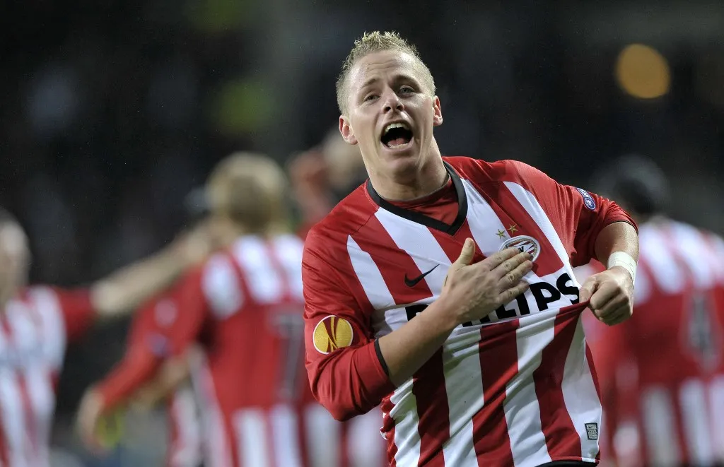 PSV Eindhoven's Balázs Dzsudzsák celebrates his 2-0 goal against Hamburger SV during their UEFA Europe League football match on February 25, 2010, in Eindhoven.    AFP PHOTO/ ANP/ PAUL VREEKER     ***NETHERLANDS OUT - BELGIUM OUT*** (Photo by PAUL VREEKER / ANP / AFP)