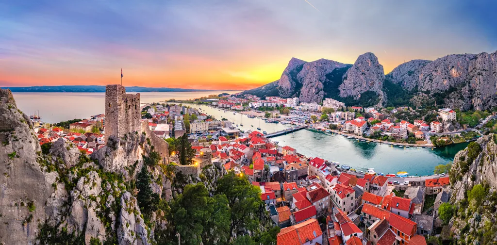 A gyönyörű turistaparadicsom látogatók ezreit vonzotta az év minden szakában.