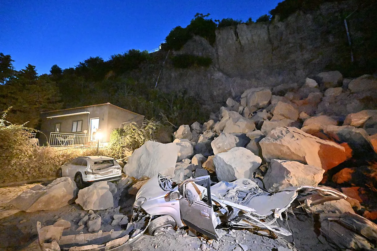 Erős földrengés rázta meg az olaszországi Nápoly közelében található Pozzuoli városát.