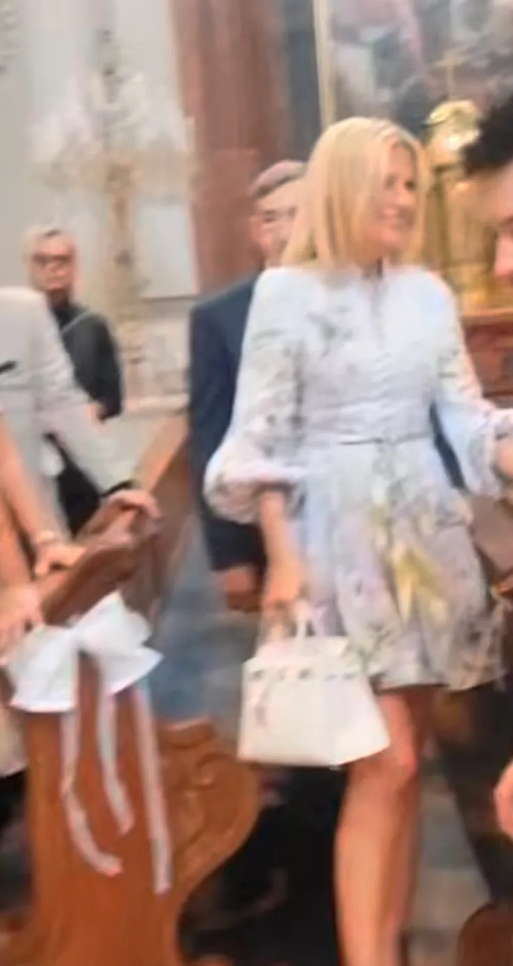 Várkinyi Andrea Mészáros Lőrincel az oldalán jelent meg az énekesnő esküvőjén.