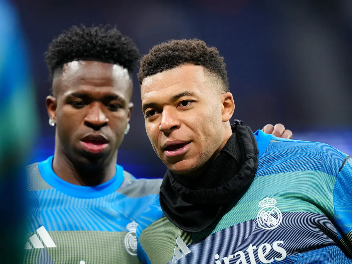 Kylian Mbappe centre-forward of Real Madrid and France and Vinicius Junior left winger of Real Madrid and Brazil during the warm-up before the LaLiga EA Sports match between Real Madrid CF and Levante UD at Estadio Santiago Bernabeu on January 17, 2026 in Madrid, Spain. (Photo by Jose Breton/Pics Action/NurPhoto) (Photo by Jose Breton / NurPhoto via AFP)