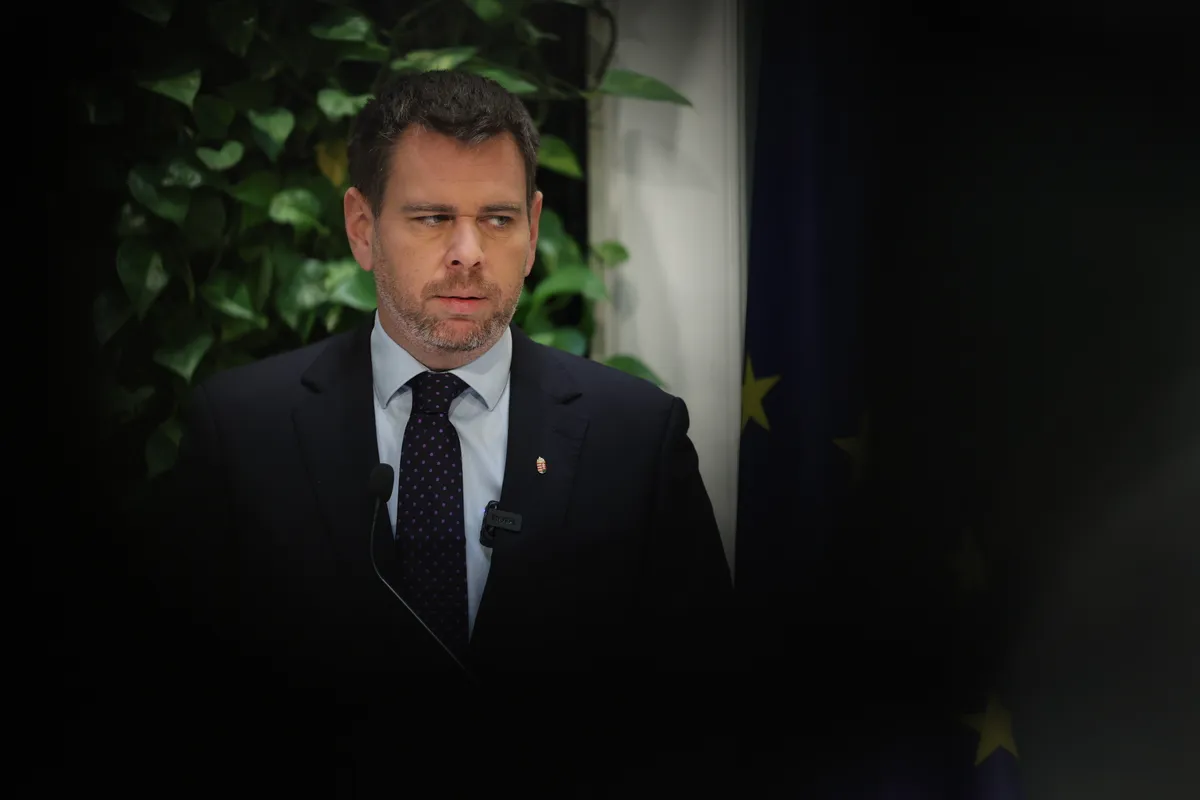 2026.08.14
VITÉZY DÁVID KÖZLEKEDÉSI ÉS BERUHÁZÁSI MINISZTER A KORMÁNY DÖNTÉSEIRŐL SZÓLÓ KÖZÖS KORMÁNYZATI SAJTÓTÁJÉKOZTATÓJÁRA.