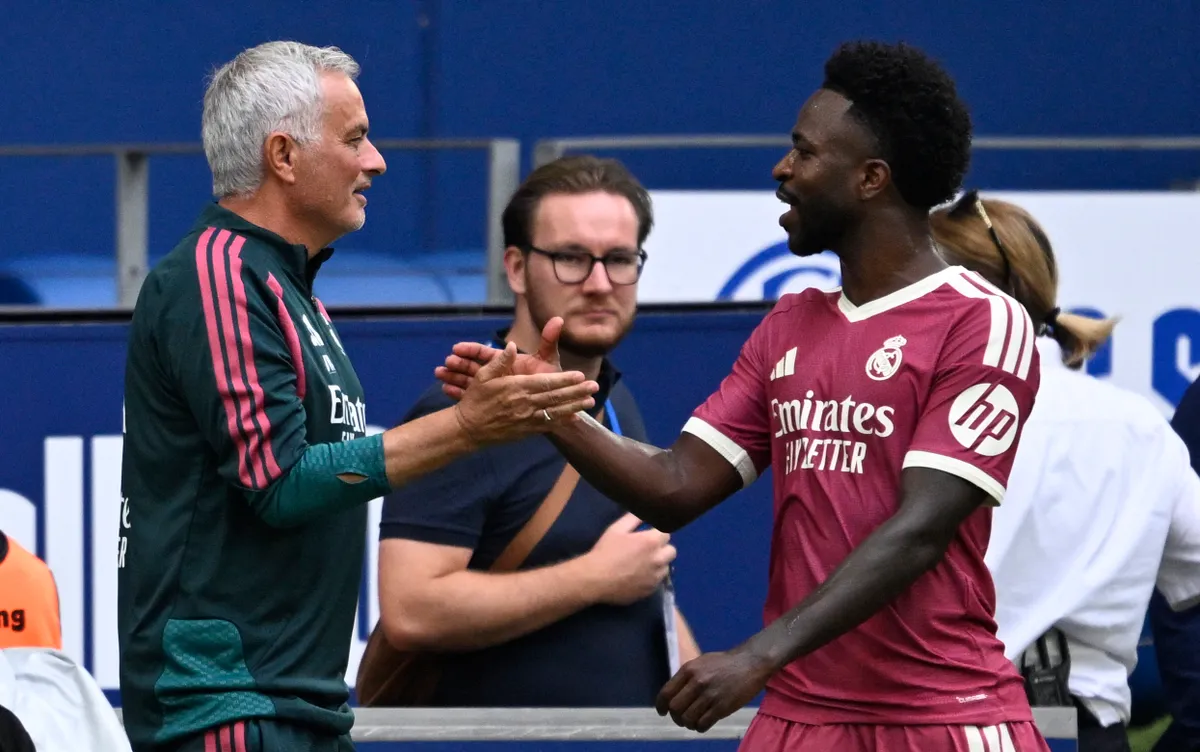 Mourinho (balra) keményen üzent Vinícius miatt az Espanyol–Real Madrid mérkőzés után 