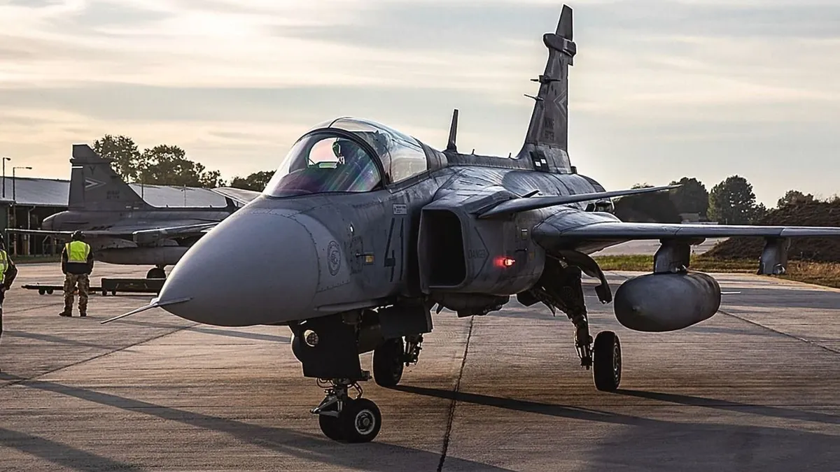 20201019-21 Kecskemét
Éleslövészeten a Magyar Légierő - Hungarian Air Force repülőgépei
A képen:
Jas-39 Gripen technikai kiszolgálása
Fotó: Balogh Ákos BA
Veszprém Megyei Napló
