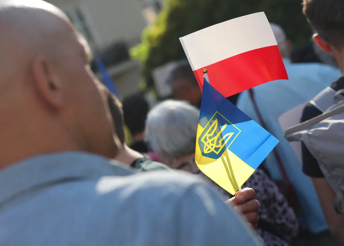 Lengyelországban a lakosság támogatná a hadkötelezett korú, munkával nem rendelkező ukrán férfiak kutasítását
