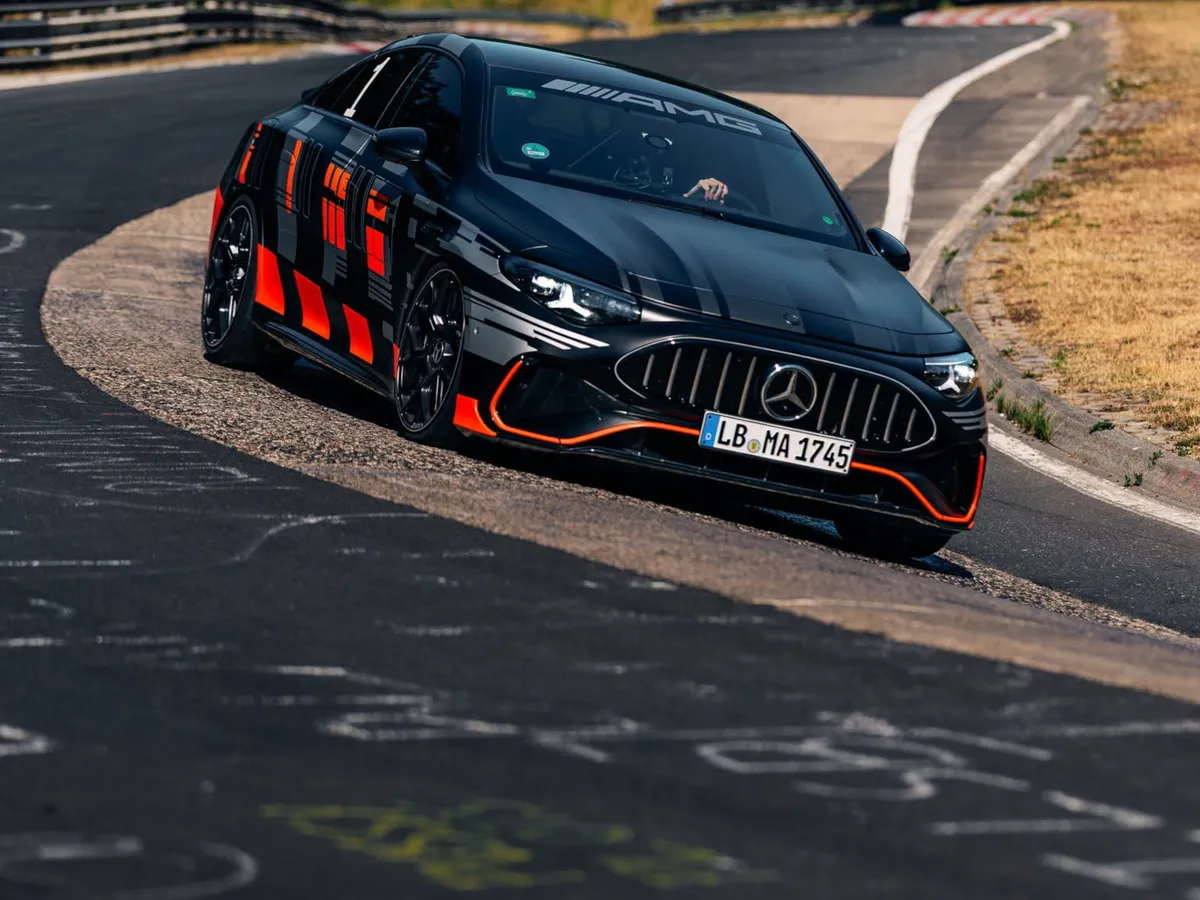 A Nürburgring hivatalos listáján egy 14. helyezéssel szerepel a Mercedes-AMG CLA 45-ös.