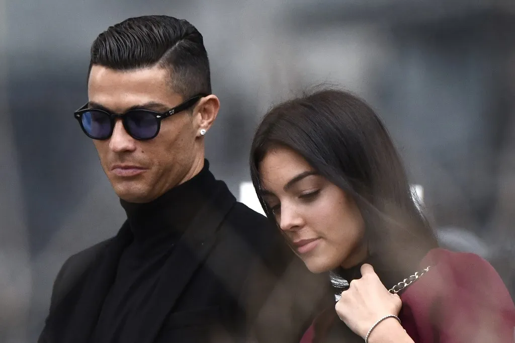 Cristiano Ronaldo feleségül vette szerelmét, majd megújult külsővel okozott feltűnést