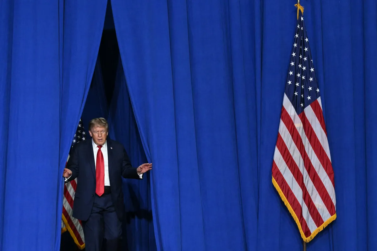 Trump szerint a Hormuzi-szoros már nyitva áll, Irán azonban ezt cáfolta