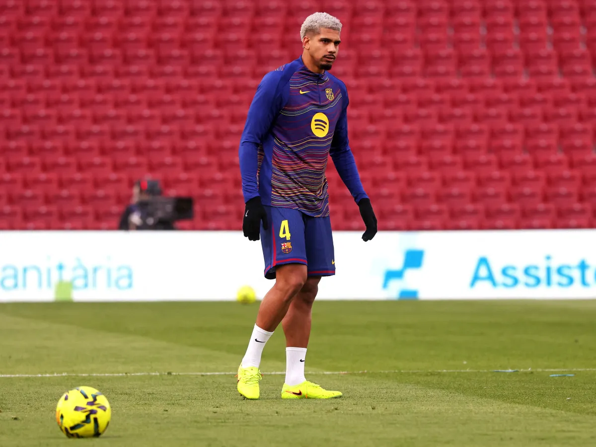 Ronald Araujo trains during the match between FC Barcelona and Real Oviedo, corresponding to week 21 of LaLiga EA Sports, played at the Spotify Camp Nou in Barcelona, Spain, on January 25, 2026. (Photo by Joan Valls/Urbanandsport/NurPhoto) (Photo by Urbanandsport / NurPhoto via AFP)