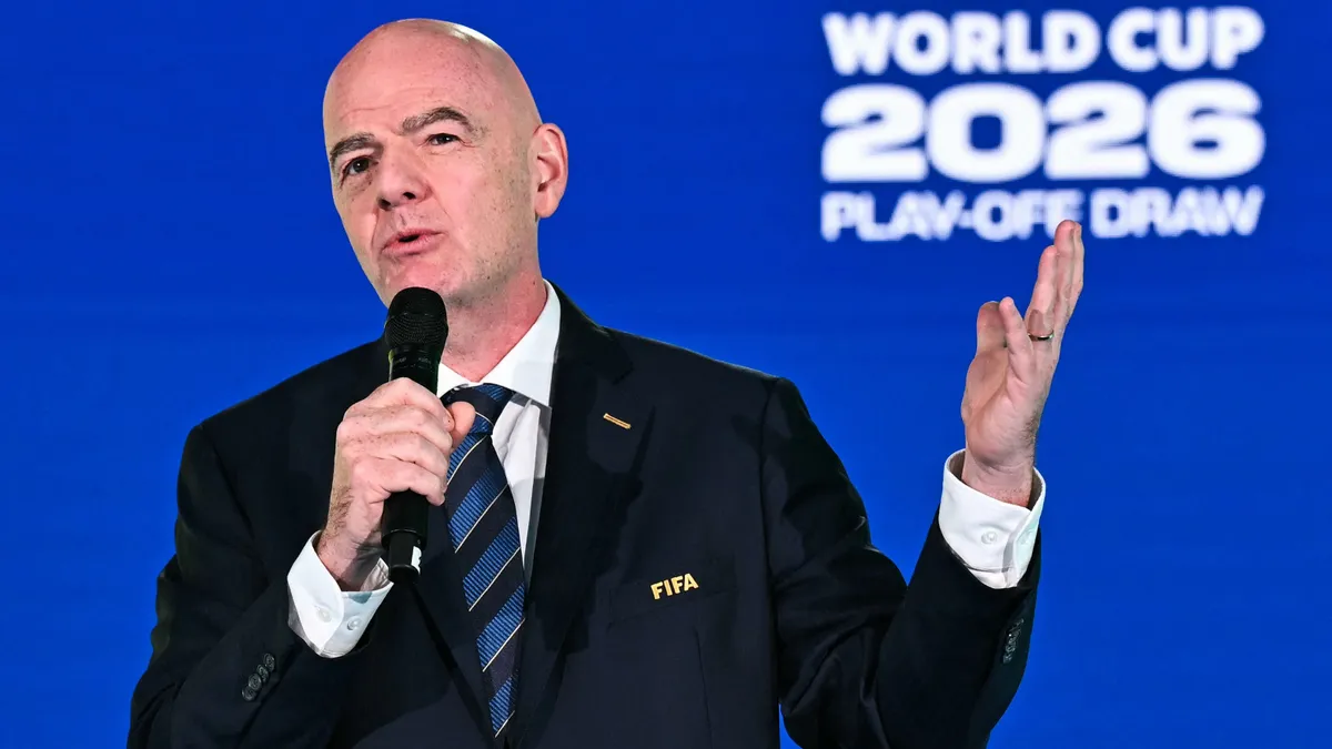 Lemondásra szólították fel a FIFA elnökét, aki azonnal reagált a botrányra
