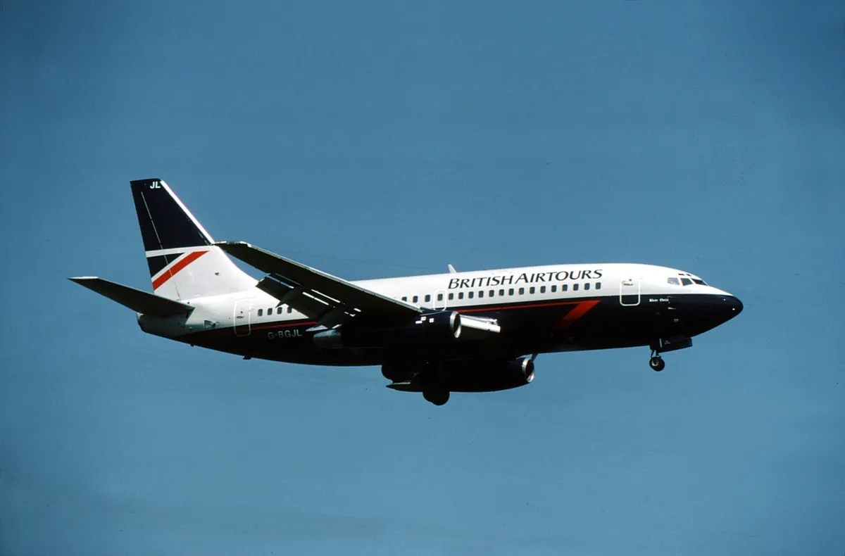 A British Airtours 28-as járata, egy Boeing 737-200-as felszállás közben gyulladt ki