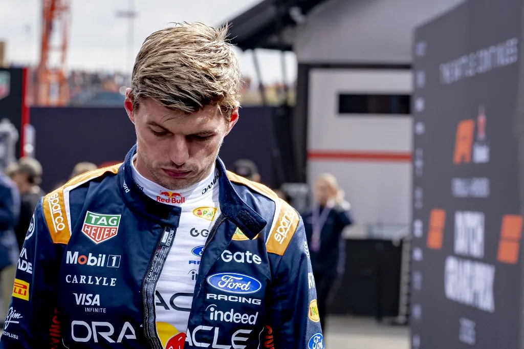 Max Verstappen már az első körben kiesett a Forma-1-es Holland Nagydíjon
