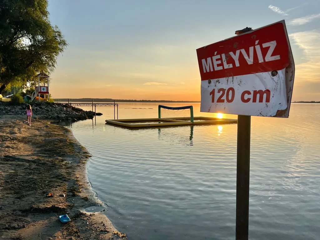2026.08.25
Rekordalacsony vízállás-abádszalóki strand
