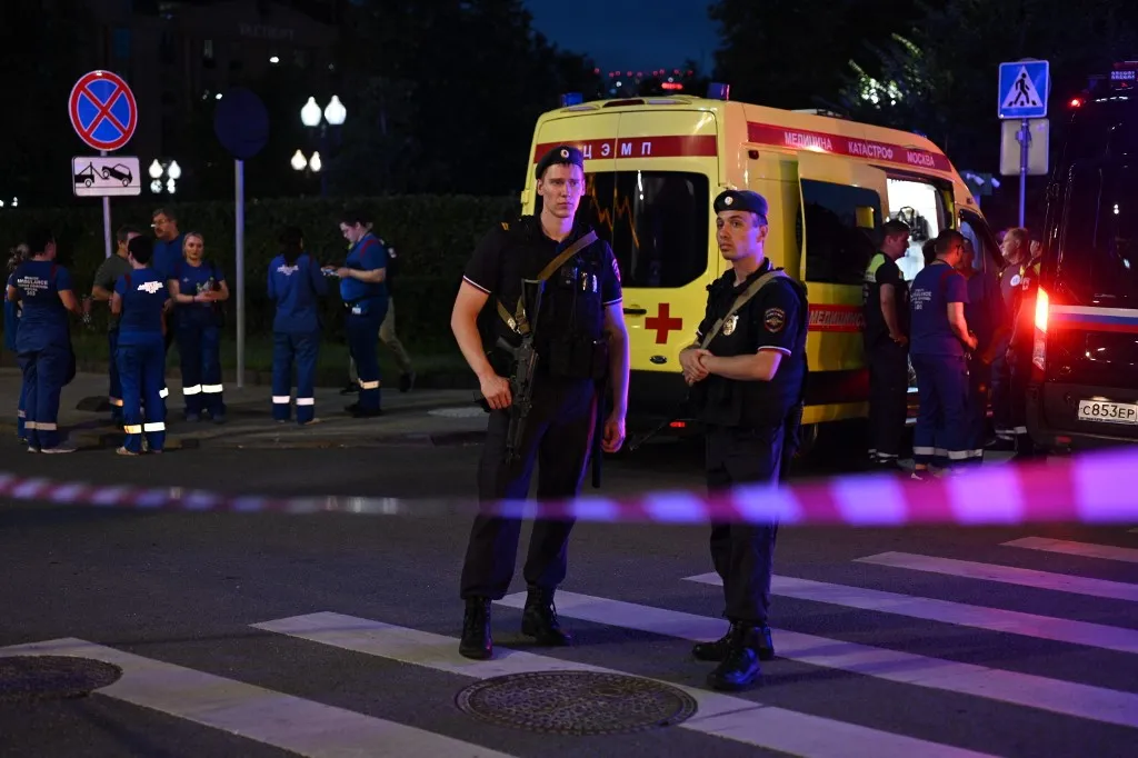 MOSCOW, RUSSIA - AUGUST 01: Police take security measures at the scene after an explosion occurred at a restaurant, causing a fire in Moscow, Russia, on August 01, 2026. According to initial reports, at least 3 people lost their lives and more than 15 others were injured in the blast. Natalia Kolesnikova / Anadolu (Photo by NATALIA KOLESNIKOVA / Anadolu via AFP)