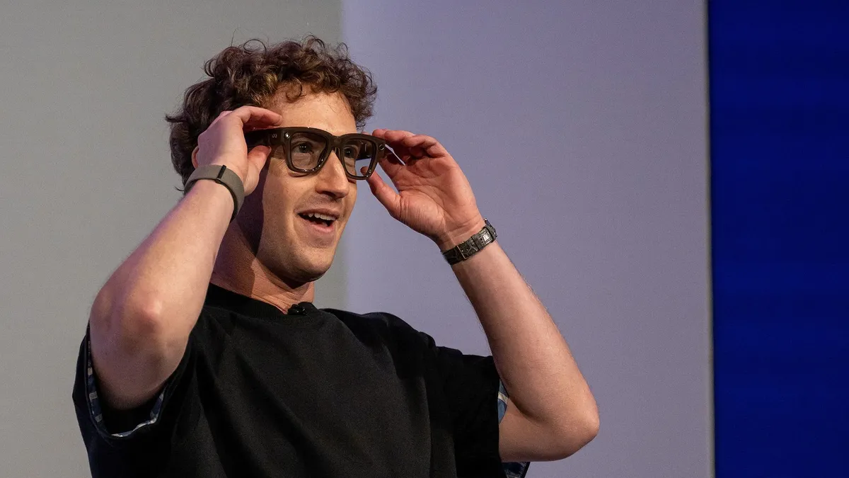 Mark Zuckerberg egy tó közepén csapott össze Merab Dvalishvili grúz MMA-harcossal. A videón komoly ütések, rúgások és látványos jelenetek láthatók.