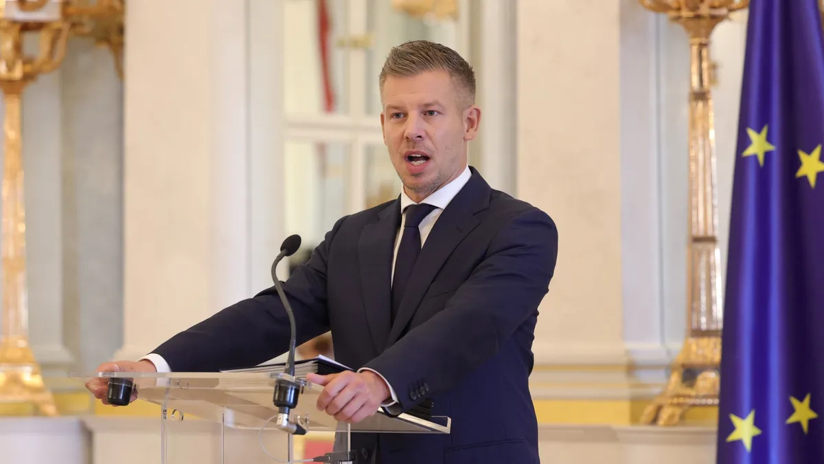 Magyar Péter sajtótájékoztatót tart a Sándor-palotában