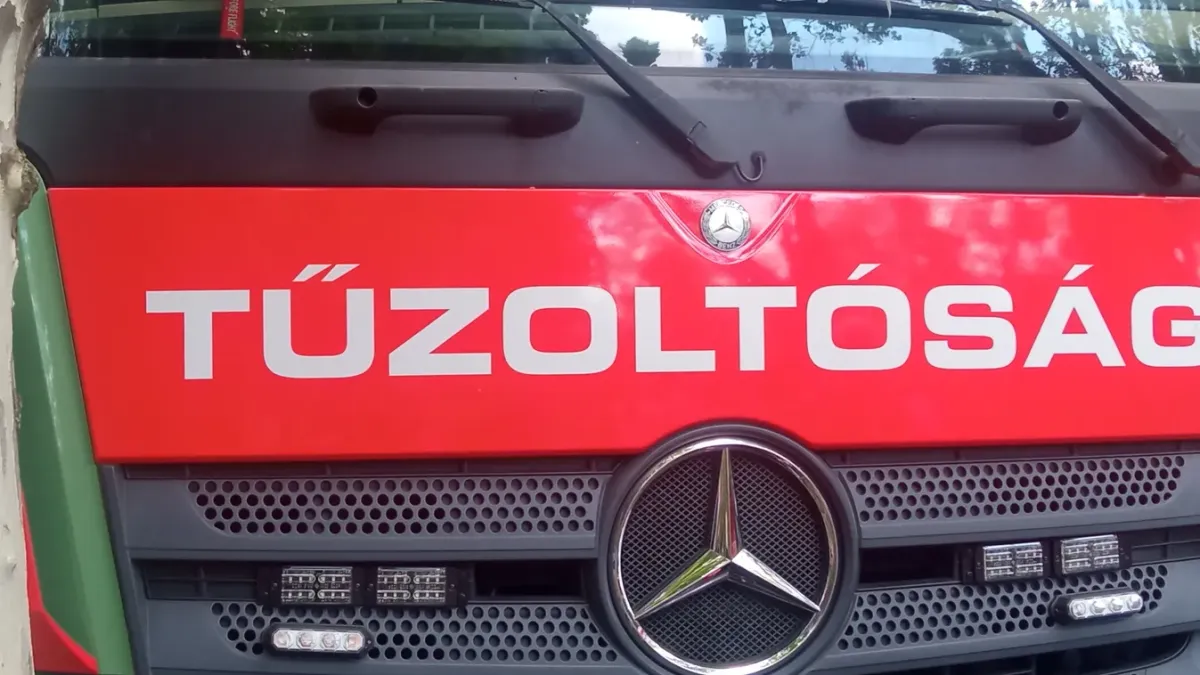 A sofőr használta a rögzítőféket, a tűzoltóautó mégis elszabadult