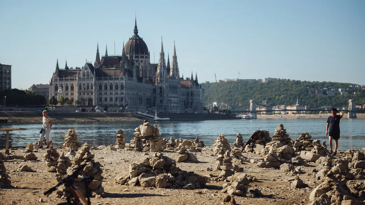 A Duna vízállása 1 centiméter: történelmi mélypont Budapestnél