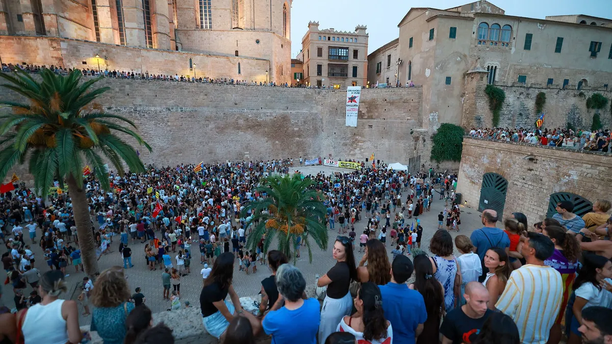Turistainvázió Európában: tömegek lepték el a híres látványosságokat