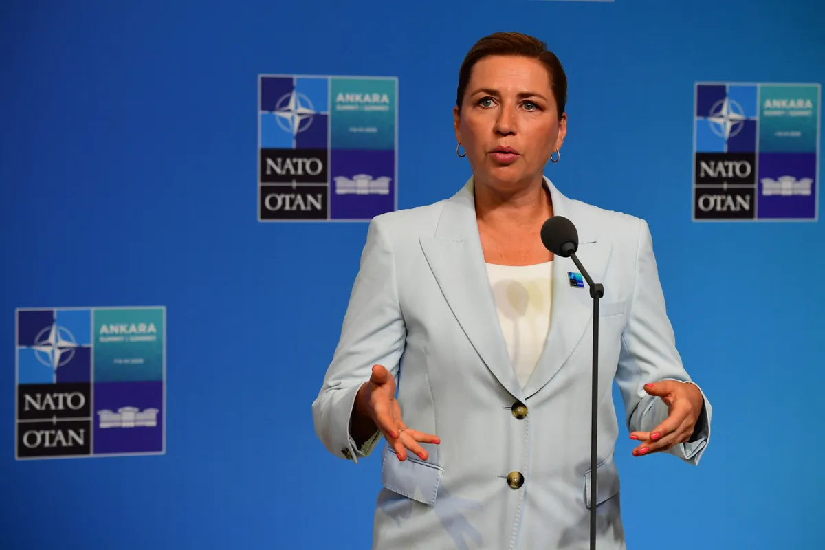 Dánia védelmi fejlesztésének politikai üzenete is van, Mette Frederiksen pedig a legutóbbi NATO-csúcson jelezte, hogy Grönland továbbra is a koronához tartozik 