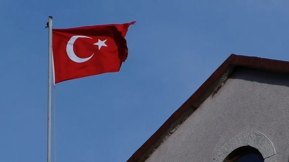 Megkéseltek egy török ellenzéki politikust – videón a támadás