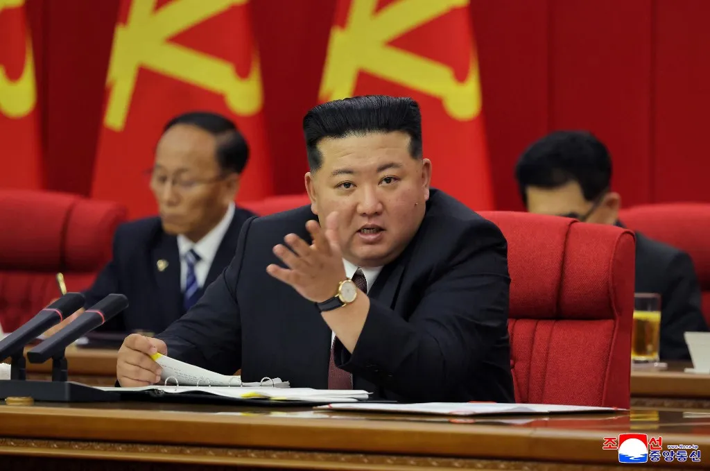 Ballisztikus rakétával üzent Észak-Korea, a rakétakilövés hírét Japán és Dél-Korea is megerősített. A képen: Kim Dzsongun észak-koreai vezető Fotó: STR / KCNA VIA KNS