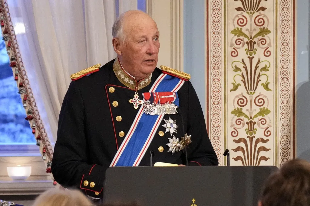 (FILES) Norway's King Harald gives a speech at the gala dinner at the Castle in Oslo on April 8, 2025 during the state visit of Iceland's President Halla Tomasdottir and her husband Bjorn Skulason. The health of Norways 89-year-old King Harald V, who is in hospital due to complications from a blood condition, has deteriorated over the weekend, a statement from the palace said on August 23, 2026. (Photo by Fredrik Varfjell / NTB / AFP) / Norway OUT