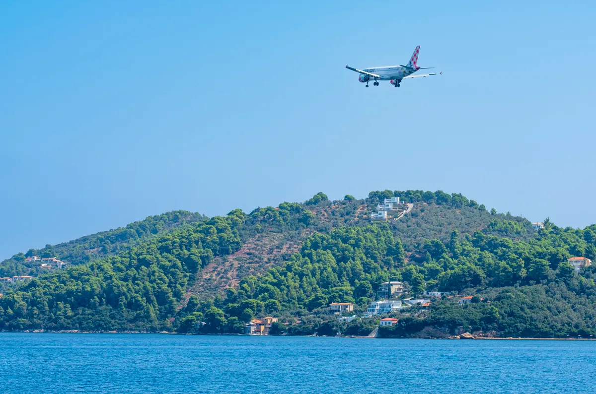 Felszálló repülőgép miatt sérült meg egy turista