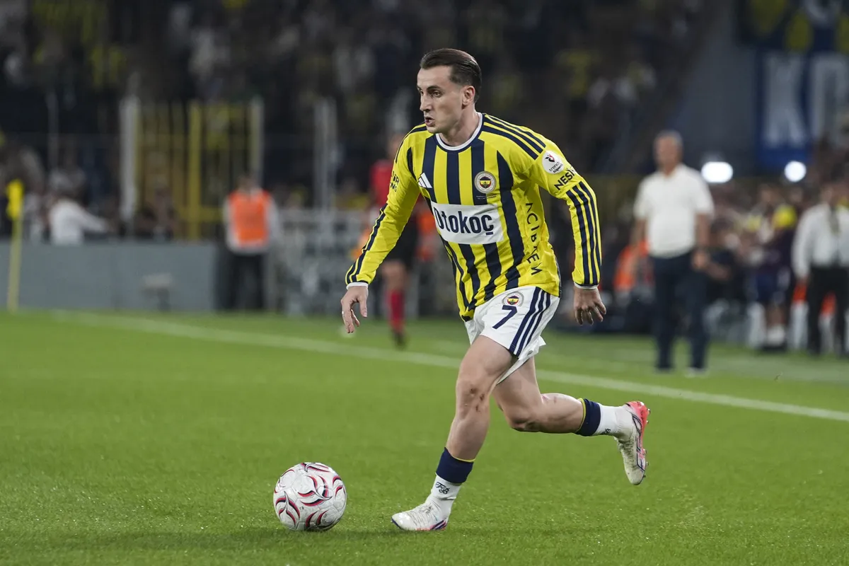 Kerem Aktürkoglu egy ütközés során a földre került, és nem tudta folytatni a játékot