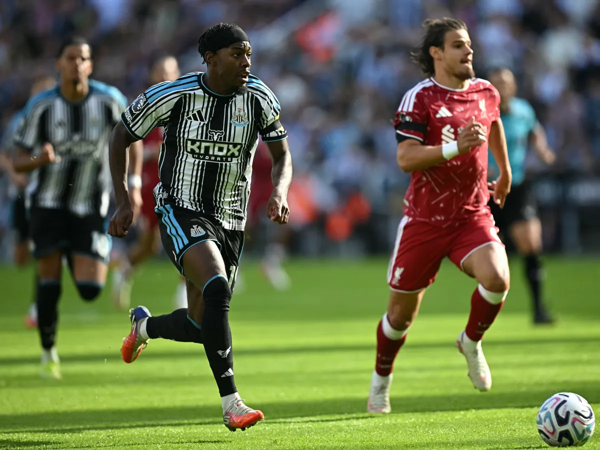 Newcastle United's English midfielder #19 Anthony Elanga runs in to score the opening goal during the English Premier League football match between Newcastle United and Liverpool at St James' Park in Newcastle-upon-Tyne, north east England on August 23, 2026. (Photo by Paul ELLIS / AFP) / RESTRICTED TO EDITORIAL USE. No use with unauthorized audio, video, data, fixture lists, club/league logos or 'live' services. Online in-match use limited to 120 images. An additional 40 images may be used in extra time. No video emulation. Social media in-match use limited to 120 images. An additional 40 images may be used in extra time. No use in betting publications, games or single club/league/player publications. /