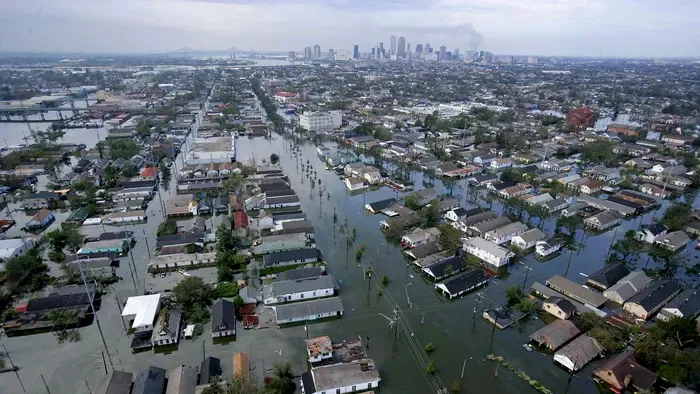 Katrina hurrikán, Katrinahurrikán, New Orleans, 2005, Katrina hurrikán 2005,
Flood waters from Hurricane Katrina cover streets 30 August 2005 in New Orleans, Louisiana. It is estimated that 80 percent of 
 is under flood waters as levees begin to break an