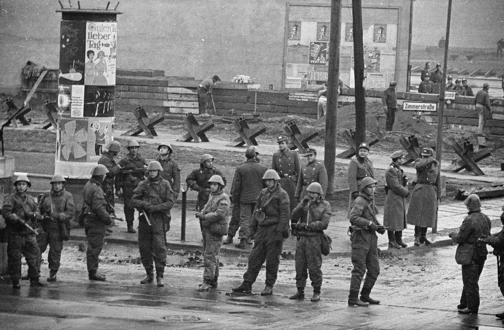 a berlini fal építése, berlinifalépítése