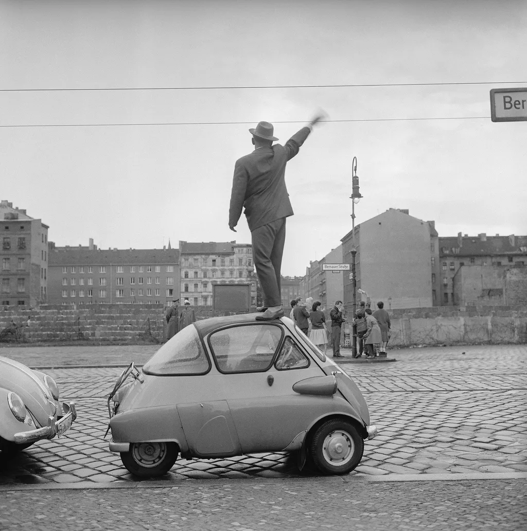 a berlini fal építése, berlinifalépítése