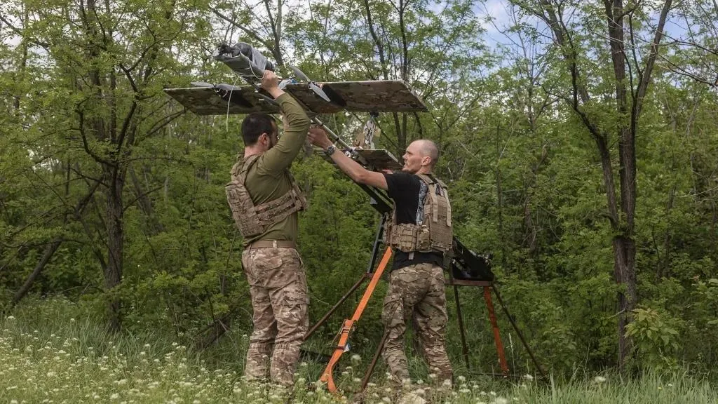 Csapást mértek az ukrán erők az éjjel az oroszországi Tatárföldön, Nyizsnyekamszkban lévő Taneco olajfinomítóra, a létesítmény területén tűz ütött ki (Fotó: AFP)