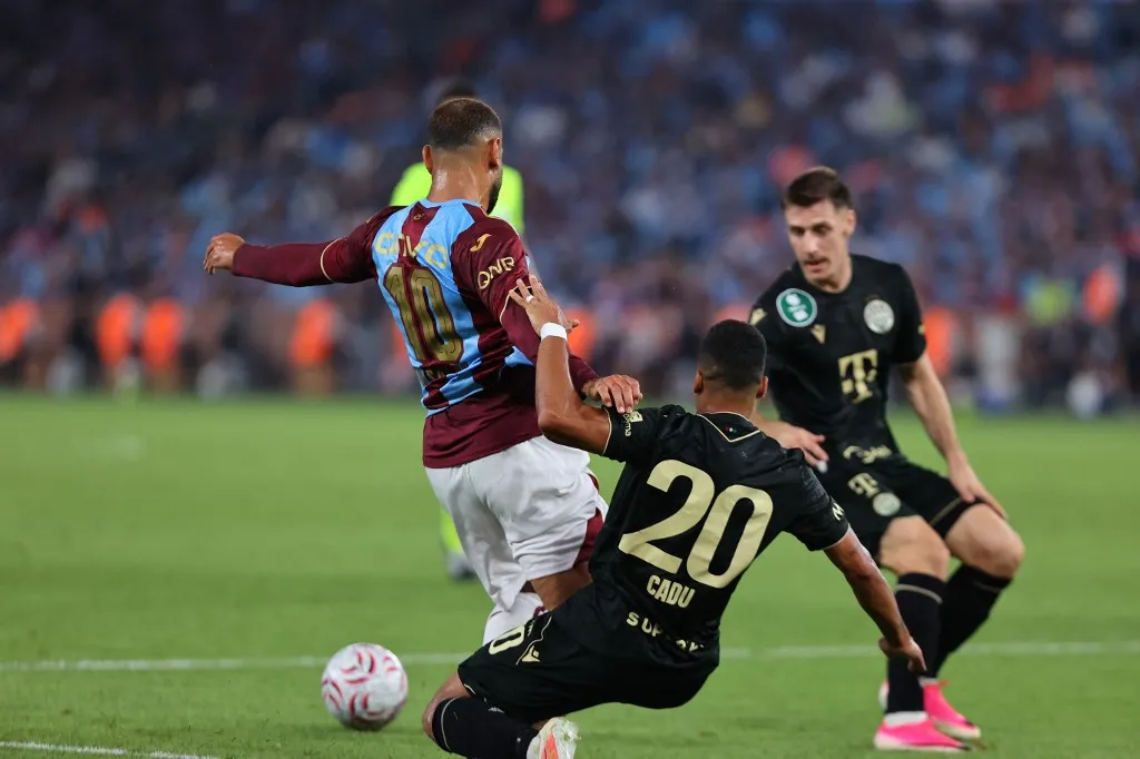 TRABZON, TURKIYE - AUGUST 20: Mohamed Salah of Trabzonspor in action against Cadu of Ferencvaros during the first leg of the UEFA Europa League play-off round between Trabzonspor and Ferencvaros at Papara Park in Trabzon, Turkiye on August 20, 2026. Hasan Tascan / Anadolu (Photo by Hasan Tascan / Anadolu via AFP)